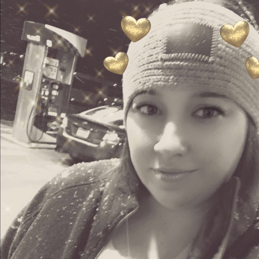 Meet your Posher, Courtney